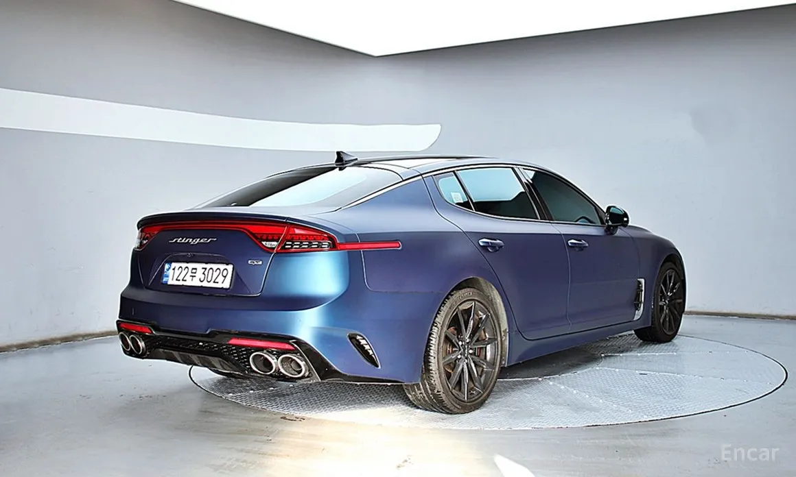 Фото 2 - Kia Stinger