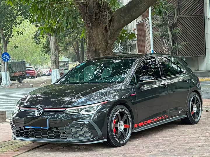 Фото 1 - Volkswagen Golf GTI