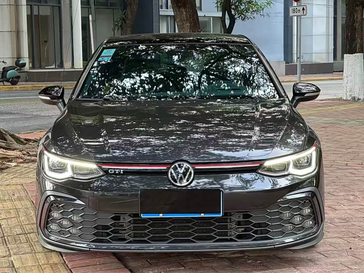 Фото 2 - Volkswagen Golf GTI