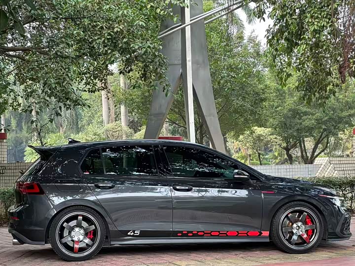 Фото 3 - Volkswagen Golf GTI