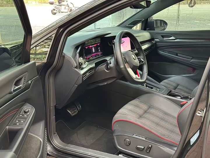 Фото 6 - Volkswagen Golf GTI