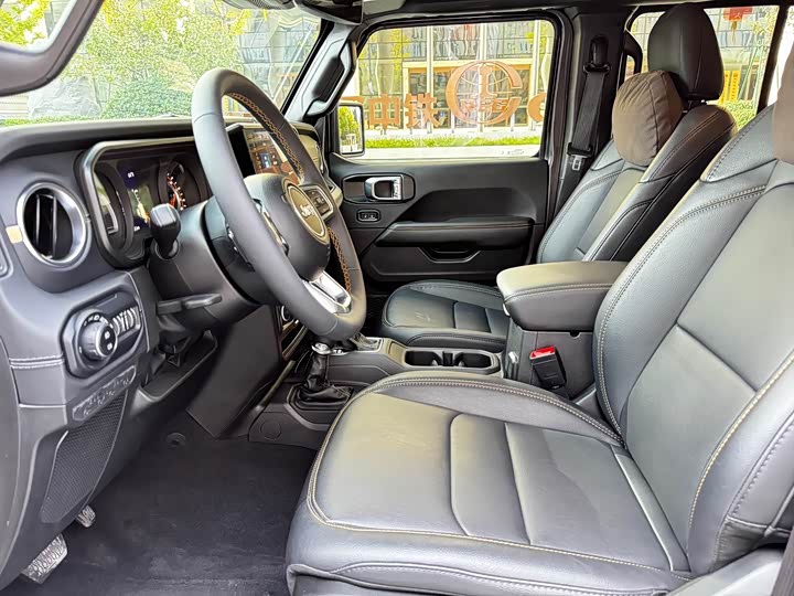 Фото 5 - Jeep Wrangler