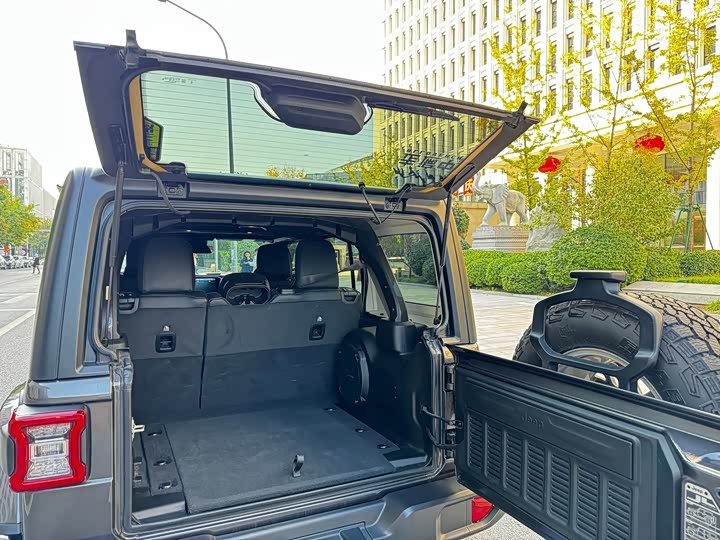 Фото 8 - Jeep Wrangler