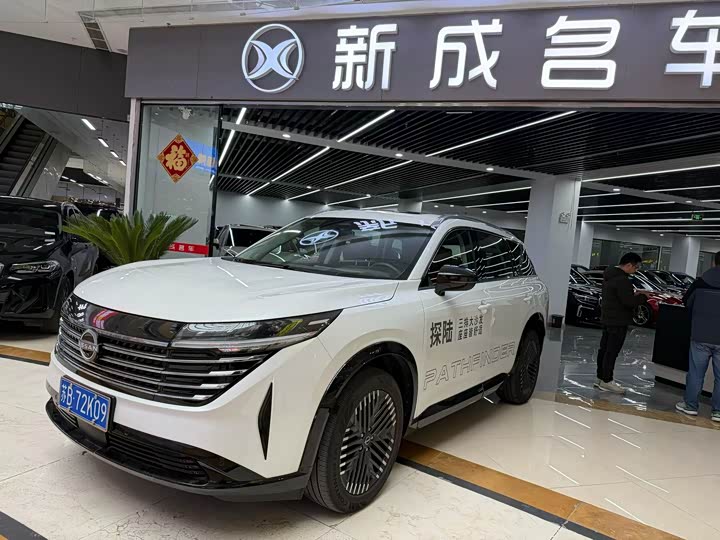 Photo 1 - Nissan Pathfinder