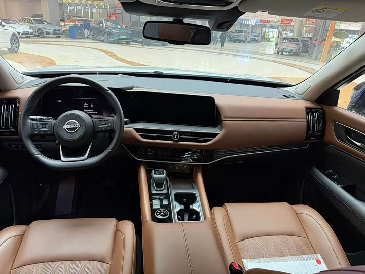 Photo 3 - Nissan Pathfinder