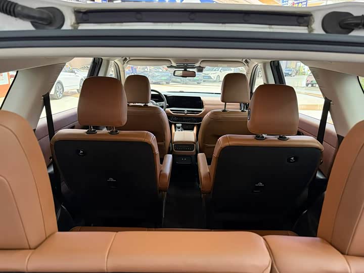 Photo 5 - Nissan Pathfinder