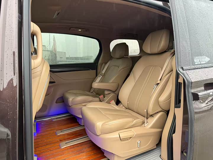 Photo 6 - Buick GL8 ES