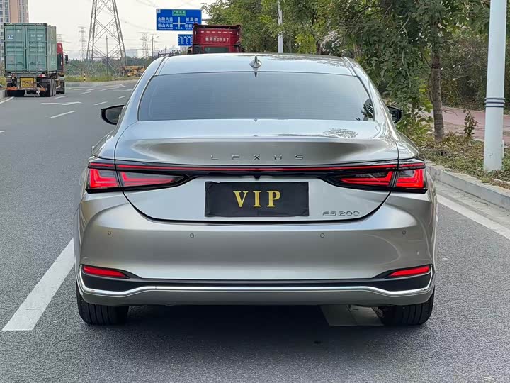 Фото 4 - Lexus ES