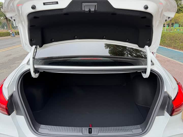 Фото 7 - MG Motor 5