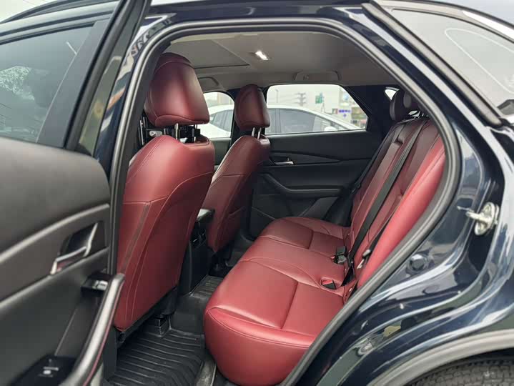 Фото 8 - Mazda CX-30