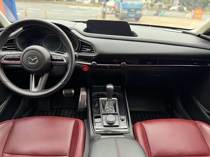 Фото 9 - Mazda CX-30