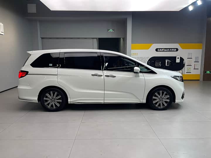 Фото 7 - Honda Odyssey