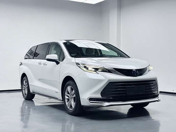 Фото 2 - Toyota Sienna