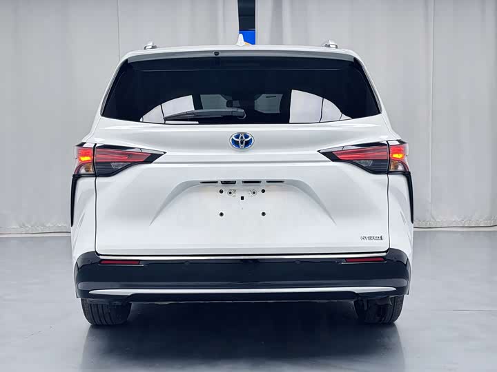 Фото 4 - Toyota Sienna