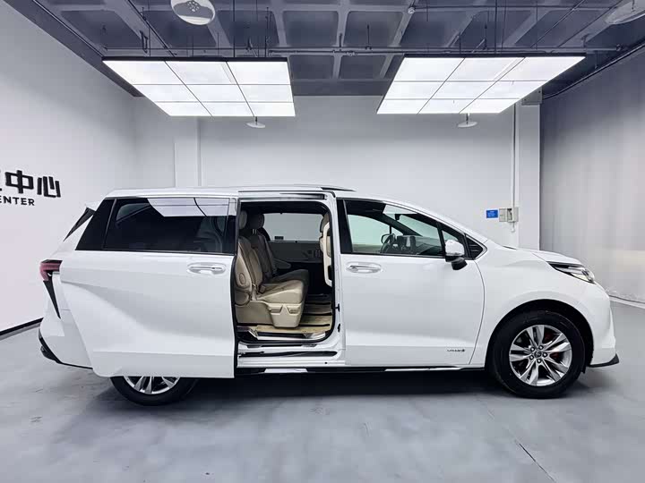 Фото 8 - Toyota Sienna
