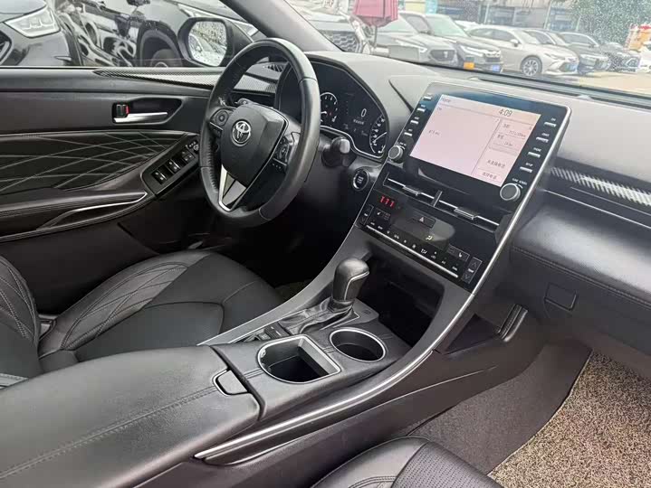 Фото 6 - Toyota Avalon