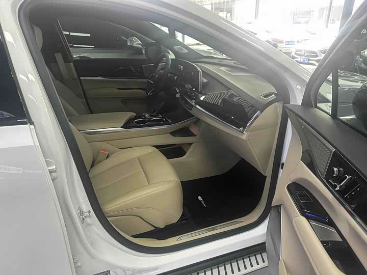 Фото 2 - Cadillac XT5