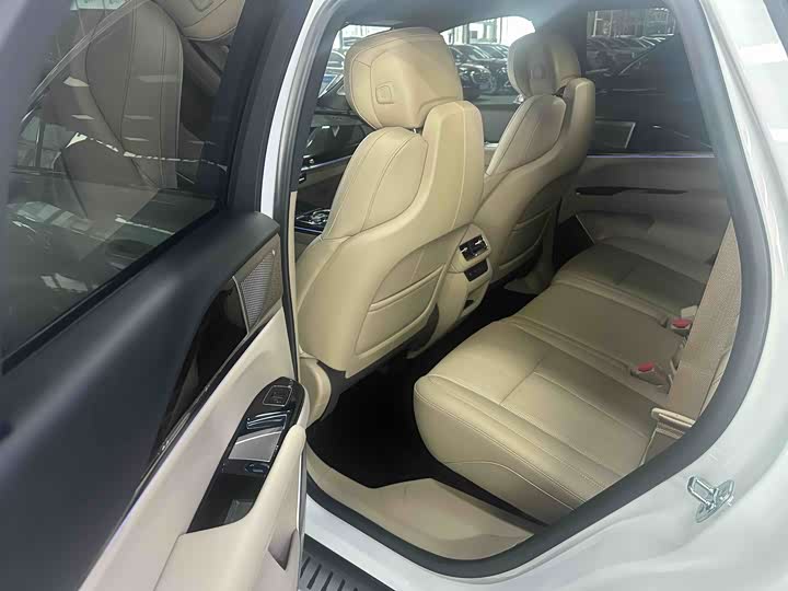 Фото 4 - Cadillac XT5