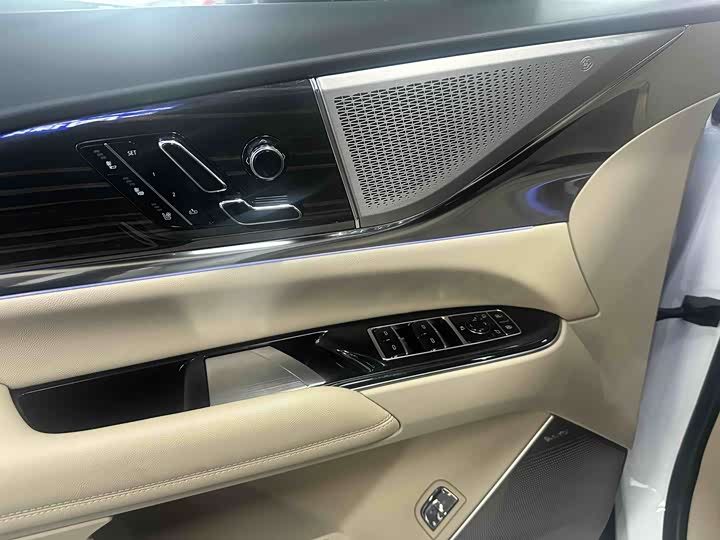 Фото 7 - Cadillac XT5