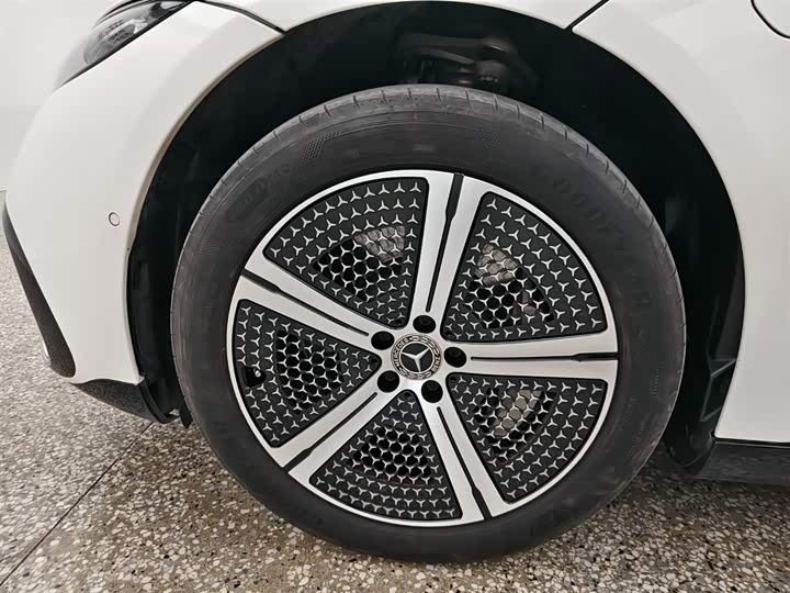 Фото 7 - Mercedes-Benz EQS