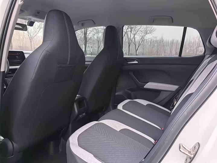 Photo 8 - Volkswagen Tharu