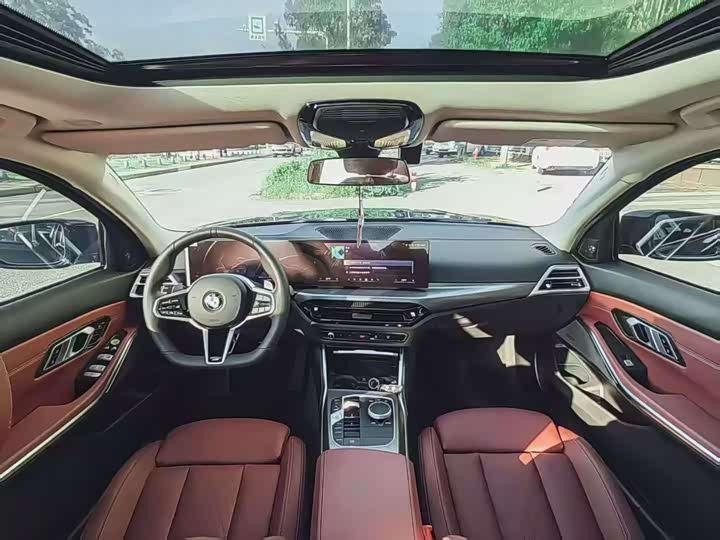 Photo 4 - BMW 3 Series