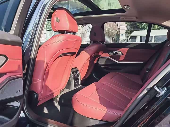 Photo 6 - BMW 3 Series