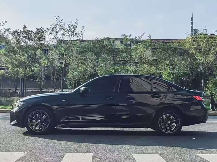 Photo 8 - BMW 3 Series