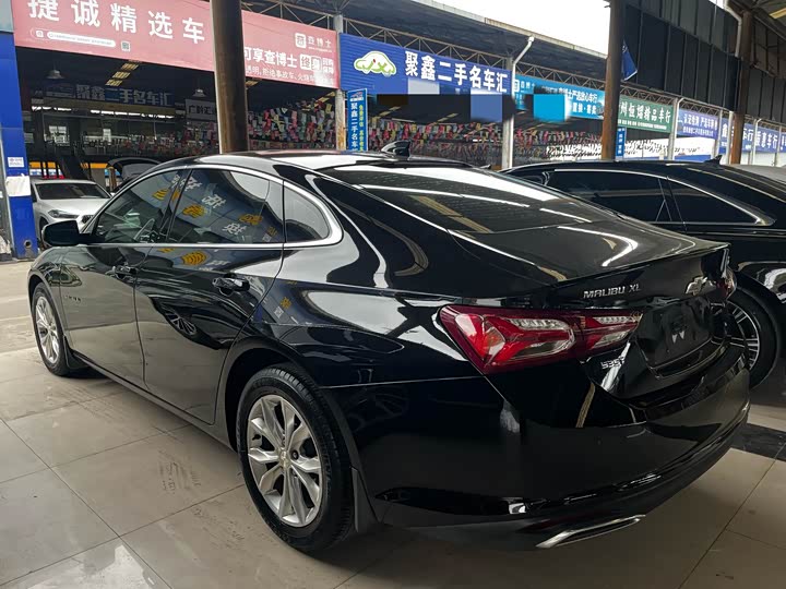 Photo 3 - Chevrolet Malibu XL