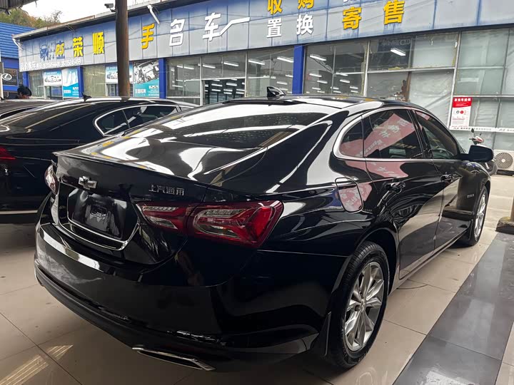 Photo 5 - Chevrolet Malibu XL