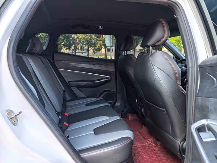 Фото 6 - Geely Atlas