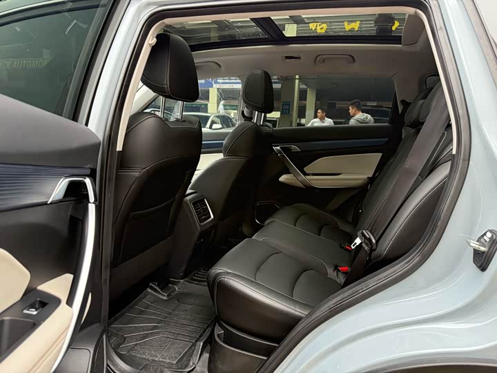 Фото 9 - Geely Atlas