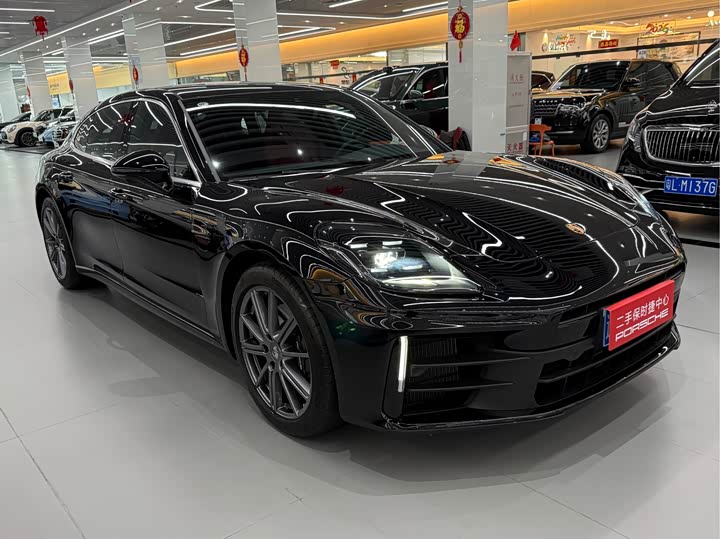 Фото 3 - Porsche Panamera