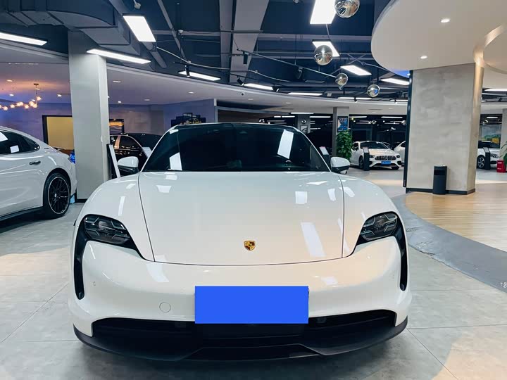 Фото 2 - Porsche Taycan