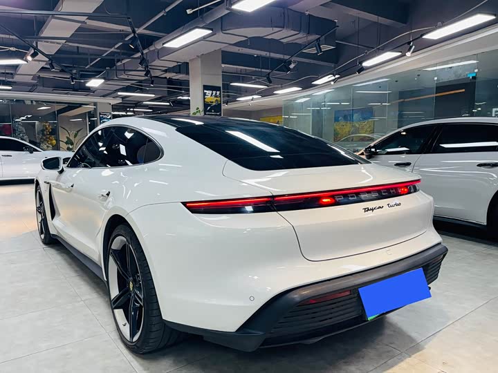 Фото 4 - Porsche Taycan