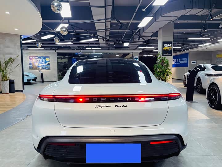 Фото 6 - Porsche Taycan