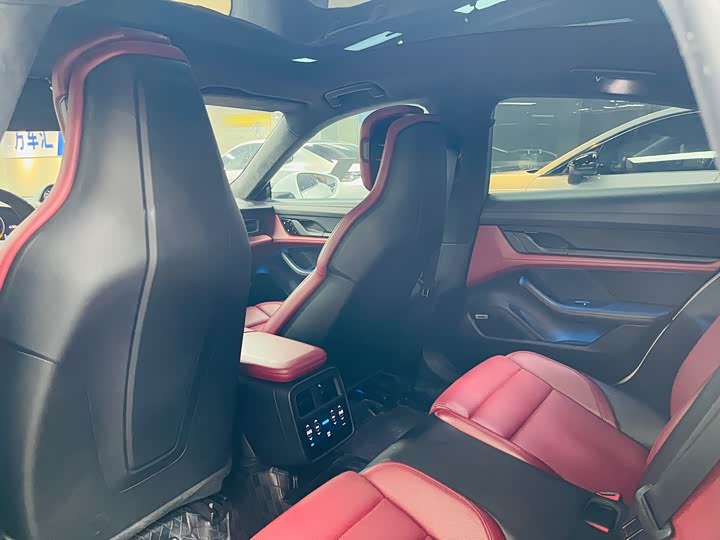 Фото 9 - Porsche Taycan