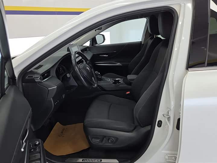 Photo 9 - Toyota Harrier