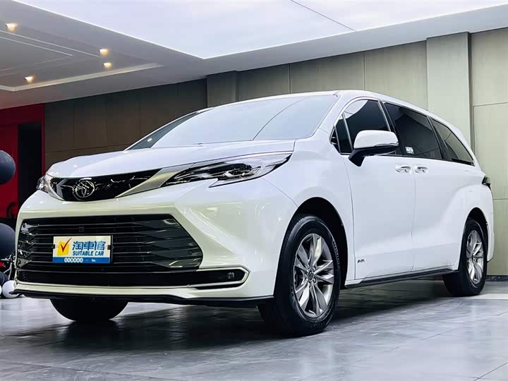 Фото 1 - Toyota Sienna