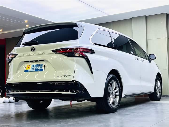 Фото 4 - Toyota Sienna