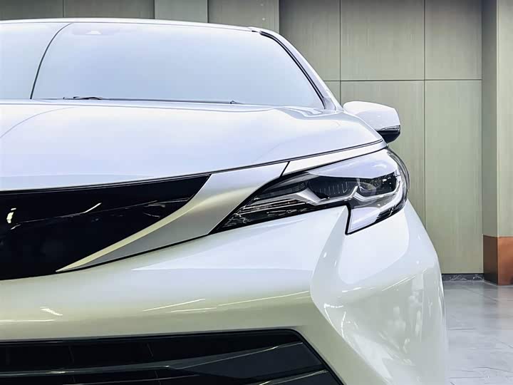 Фото 7 - Toyota Sienna