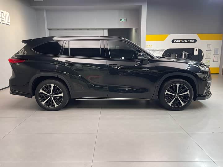 Фото 7 - Toyota Crown Kluger