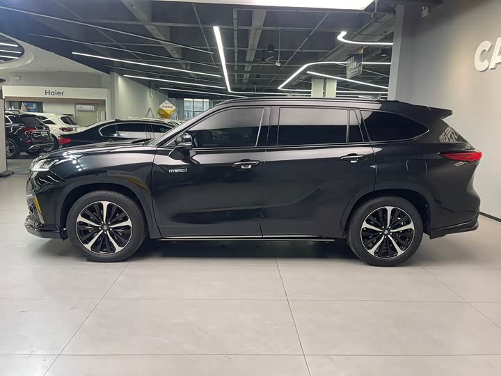 Фото 8 - Toyota Crown Kluger