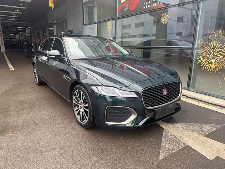 Photo 2 - Jaguar XF L