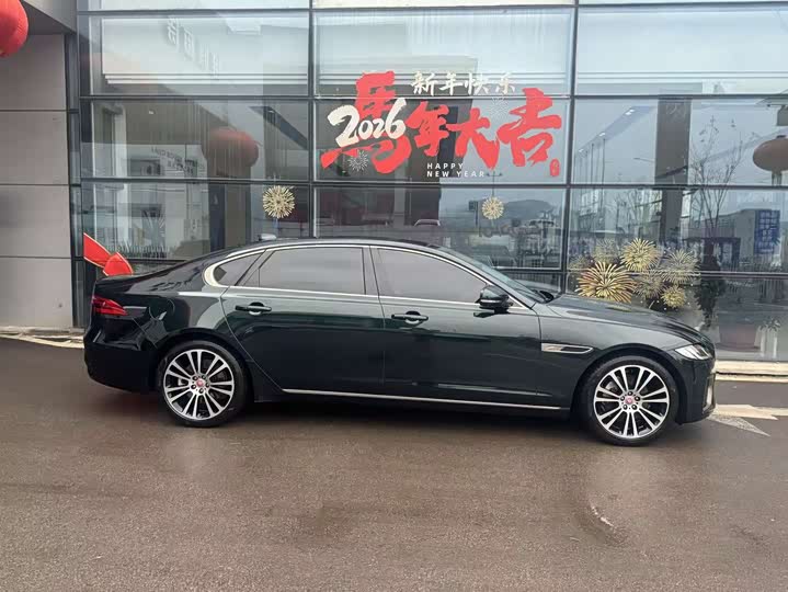 Photo 3 - Jaguar XF L