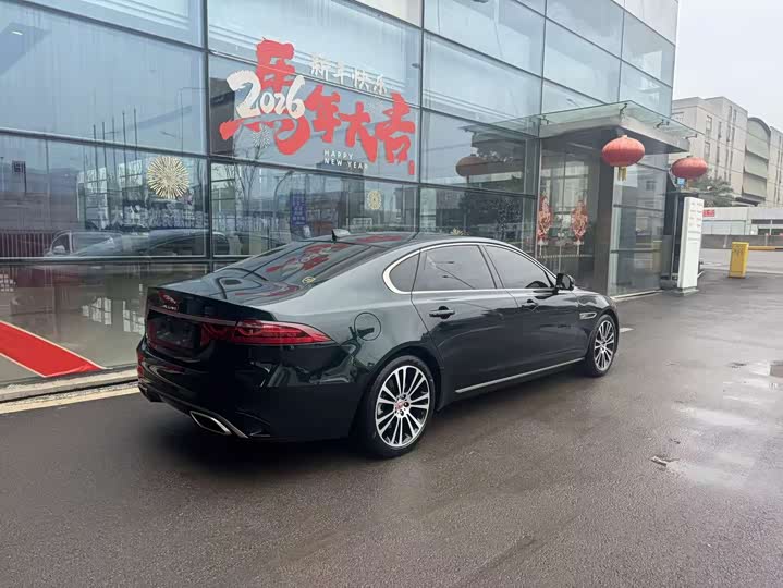 Photo 4 - Jaguar XF L