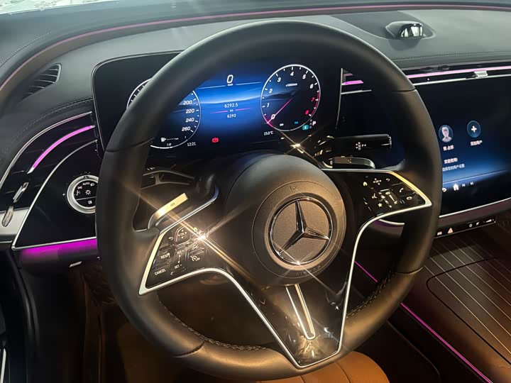 Photo 5 - Mercedes-Benz E-Class