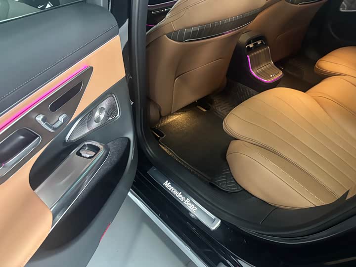 Photo 7 - Mercedes-Benz E-Class