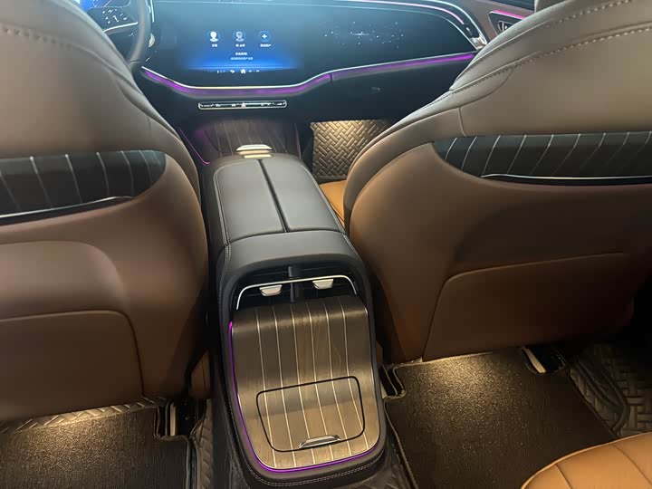 Photo 8 - Mercedes-Benz E-Class