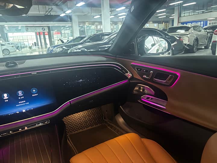 Photo 9 - Mercedes-Benz E-Class